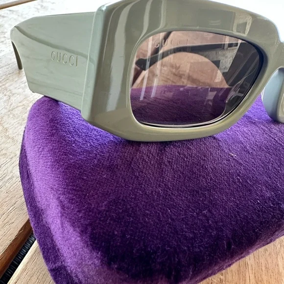Gucci Sunglasses - Picture 3 of 6